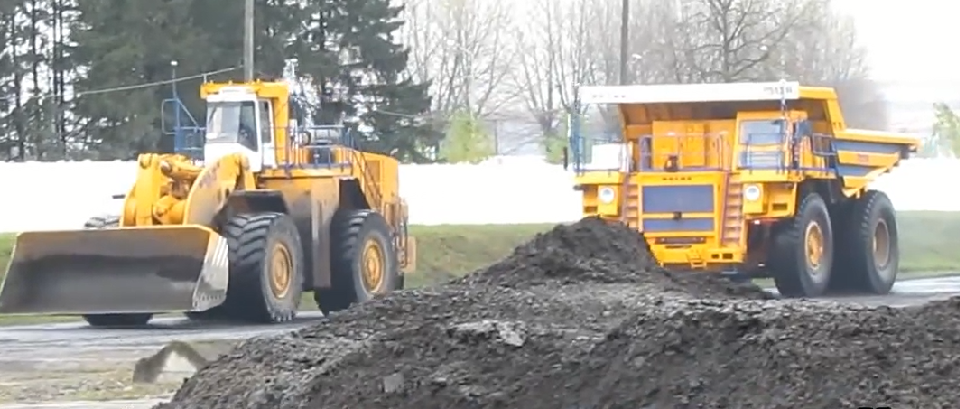 карьерный самосвал БЕЛАЗ